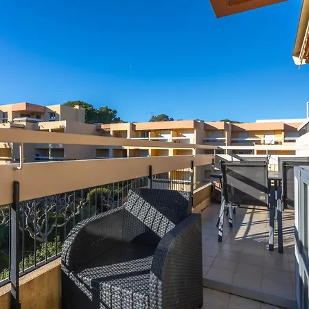 Boulouris Apartman *