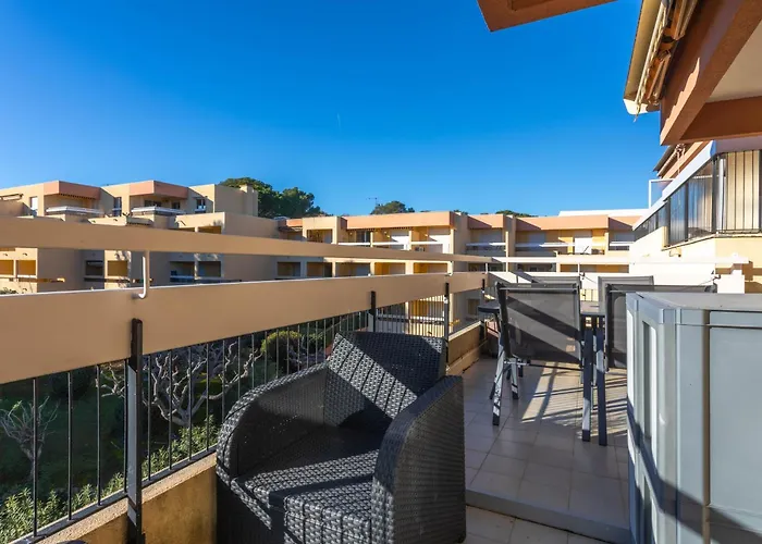 Boulouris Apartman *