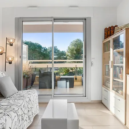 Boulouris Apartment